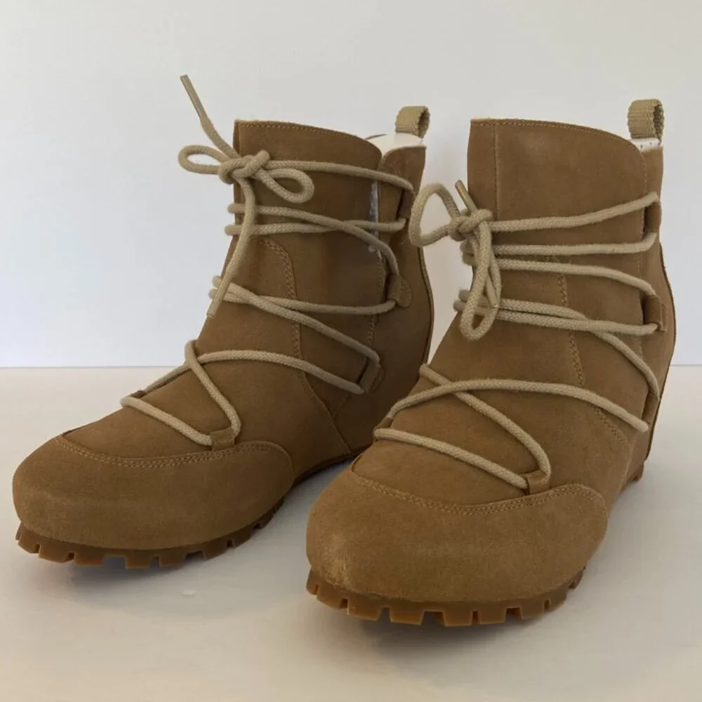 NWT Merrell Camel Moab Wedge Polar Boot